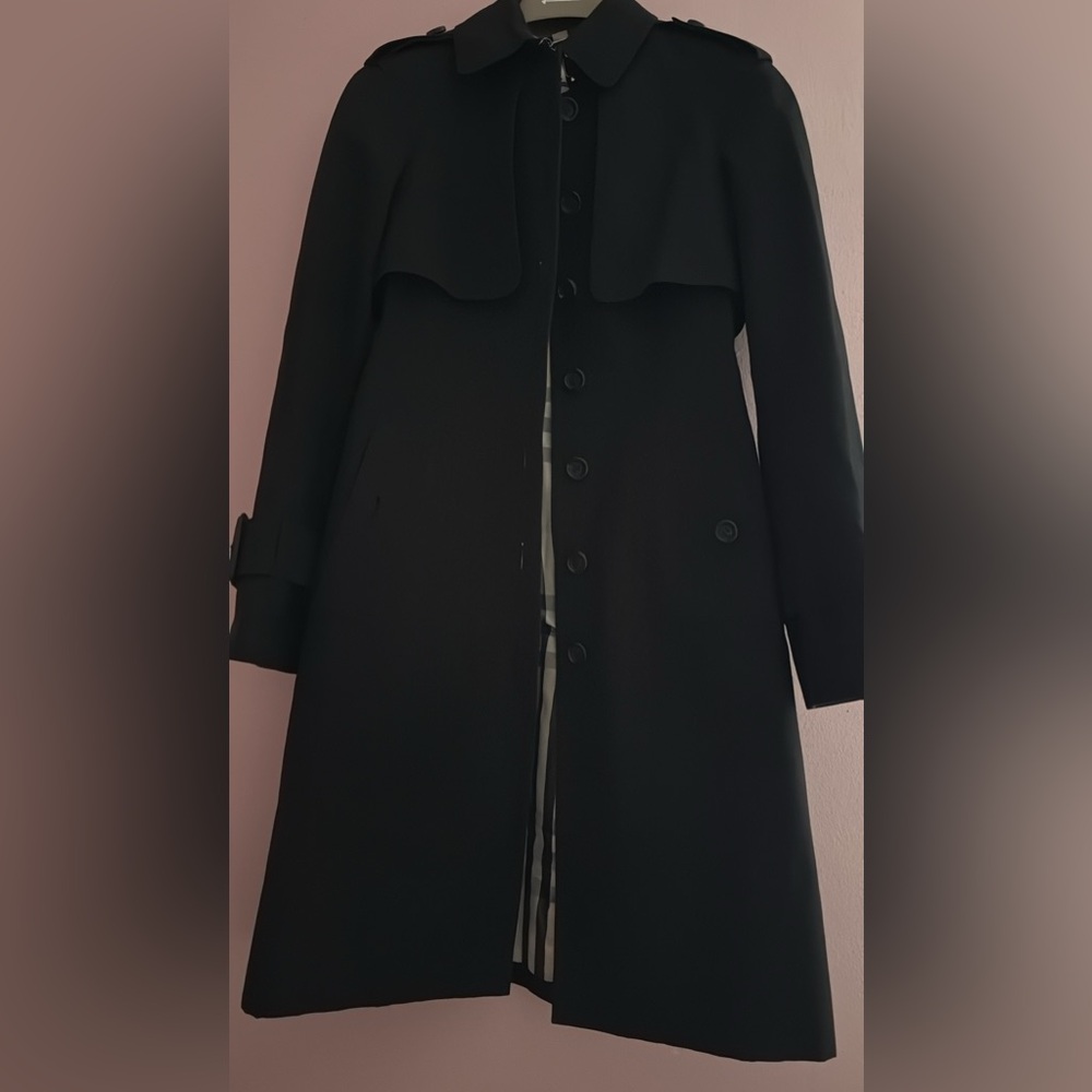 Never used Burberry trench coat. Exquisite, perfectly tailored!